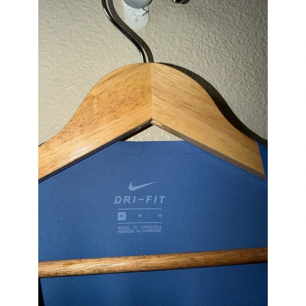 Women's Nike Drifit Shirt Size Medium